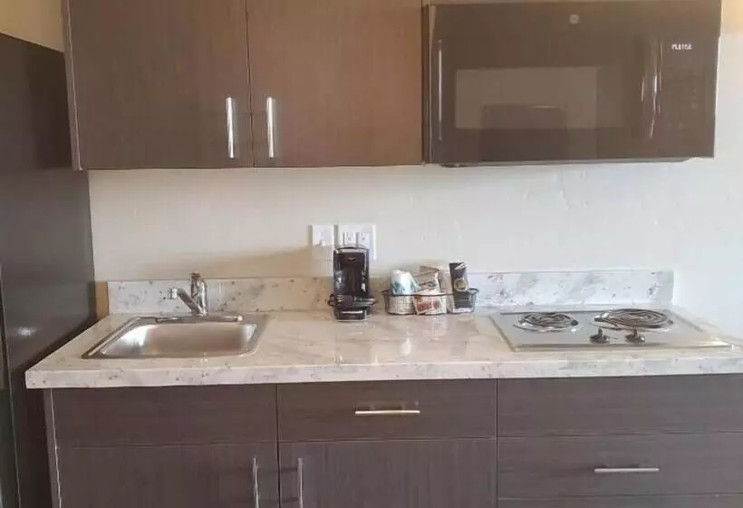 هتل Simple Suites Boise Airport