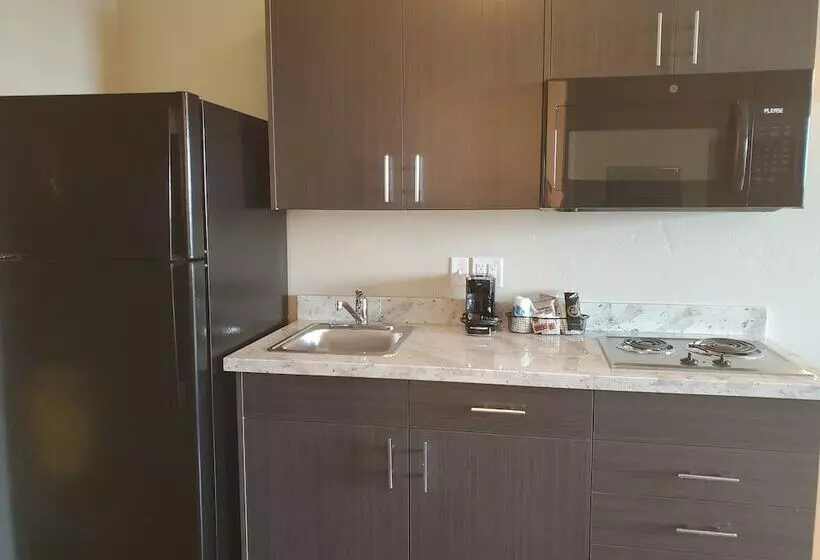 هتل Simple Suites Boise Airport