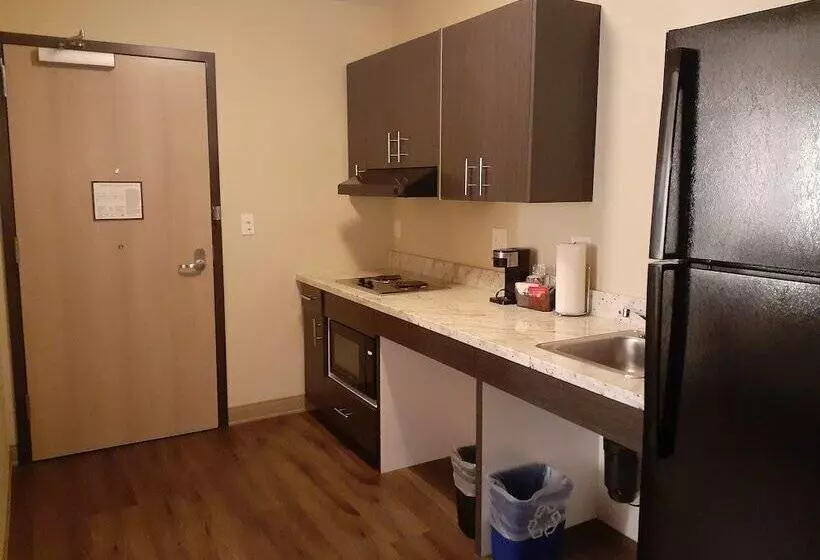 هتل Simple Suites Boise Airport