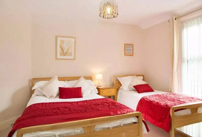 پانسیون Seafield Guest House