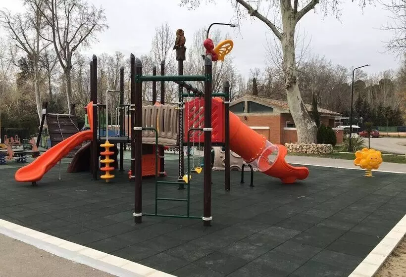Hotelli Aranjuez Camping & Bungalows