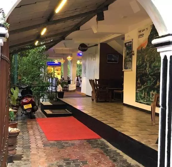 ペンション White House Adam`s Peak