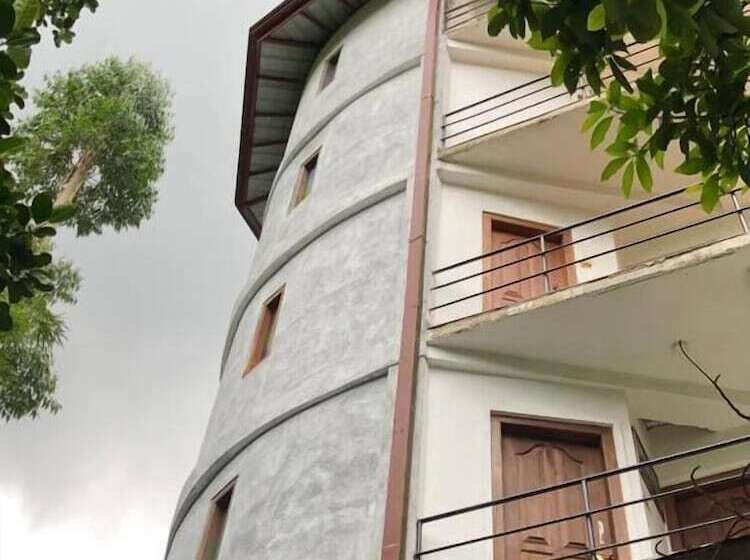 بنسيون White House Adam`s Peak