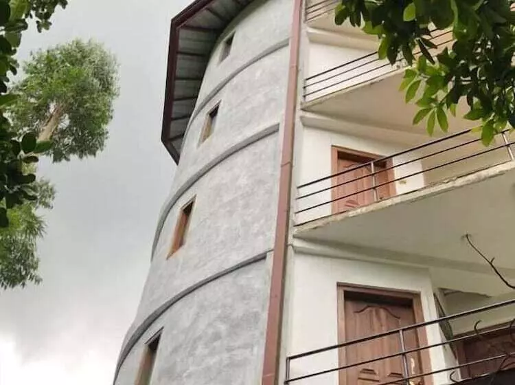 ペンション White House Adam`s Peak