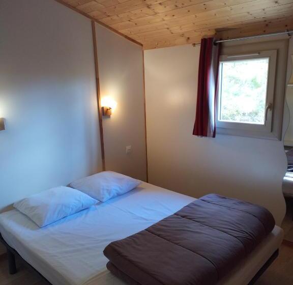 منتجع Les Chalets Du Hautforez