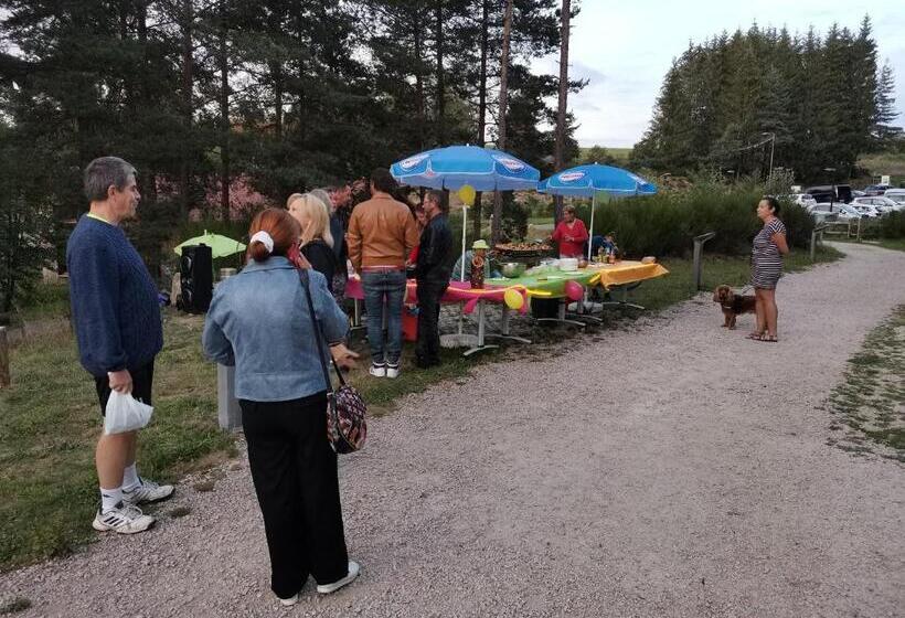 منتجع Les Chalets Du Hautforez