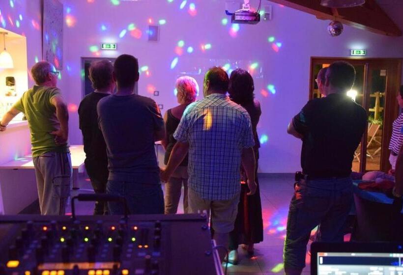 منتجع Les Chalets Du Hautforez