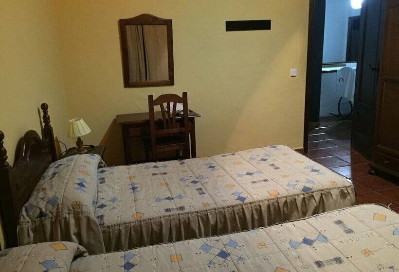 Пансион Alojamiento Castillo De Hornachos