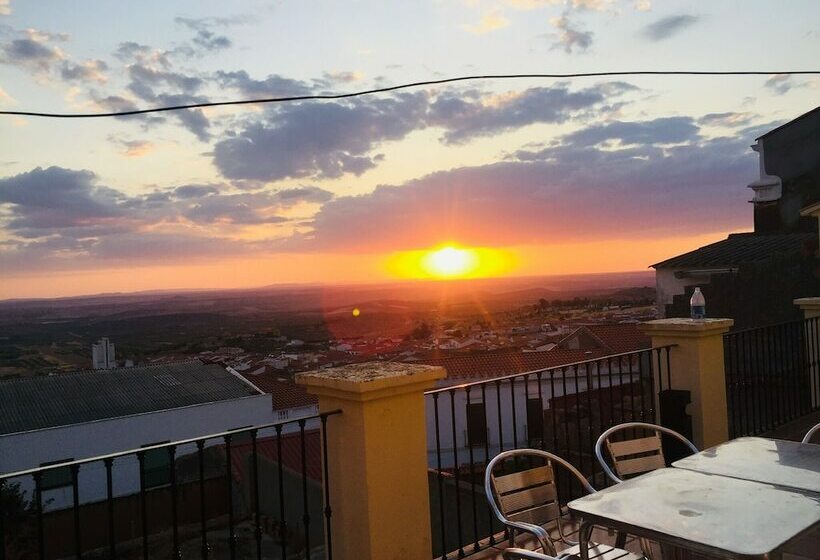 Пансион Alojamiento Castillo De Hornachos