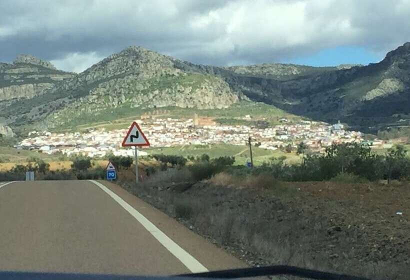 Пансион Alojamiento Castillo De Hornachos