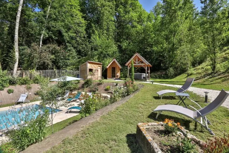 Hotelli Logis Hôtel Restaurant L Atelier D Epicure