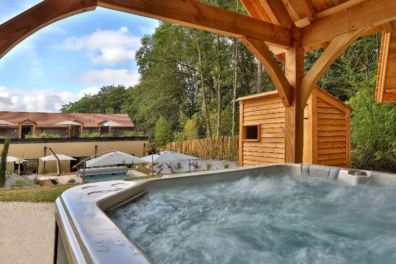 Hotelli Logis Hôtel Restaurant L Atelier D Epicure