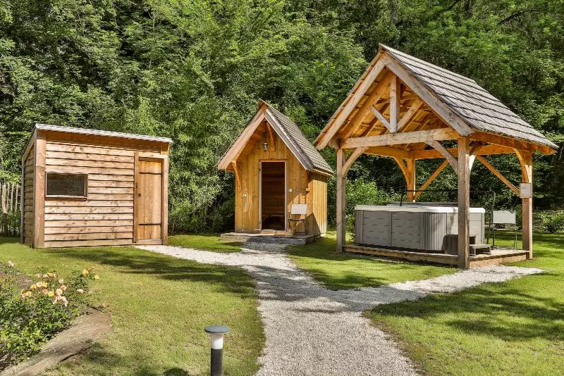 Hotelli Logis Hôtel Restaurant L Atelier D Epicure