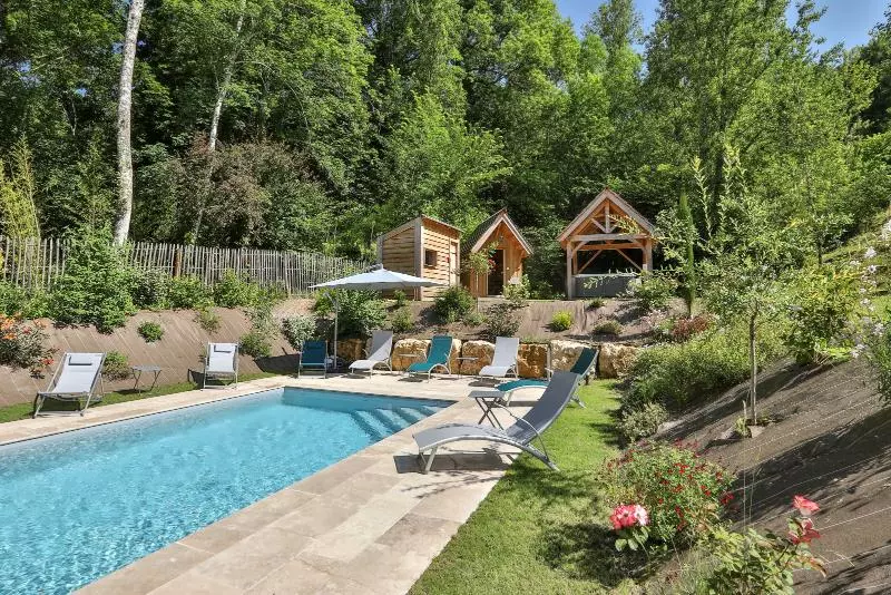 Hotelli Logis Hôtel Restaurant L Atelier D Epicure