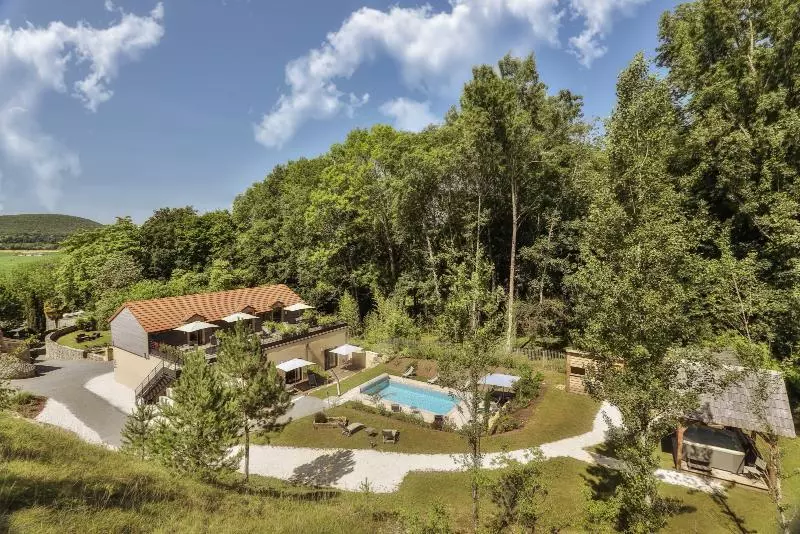 Hotelli Logis Hôtel Restaurant L Atelier D Epicure