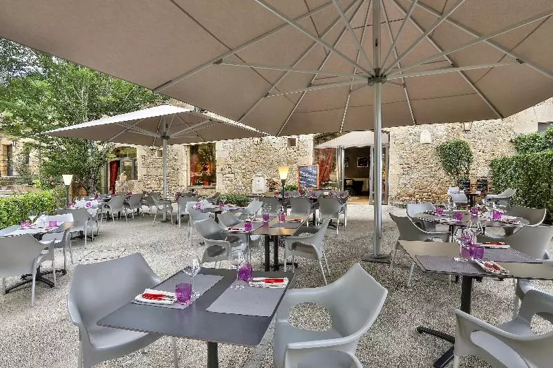 Hotelli Logis Hôtel Restaurant L Atelier D Epicure