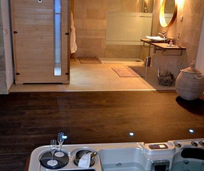 פנסיון L'instant Magique