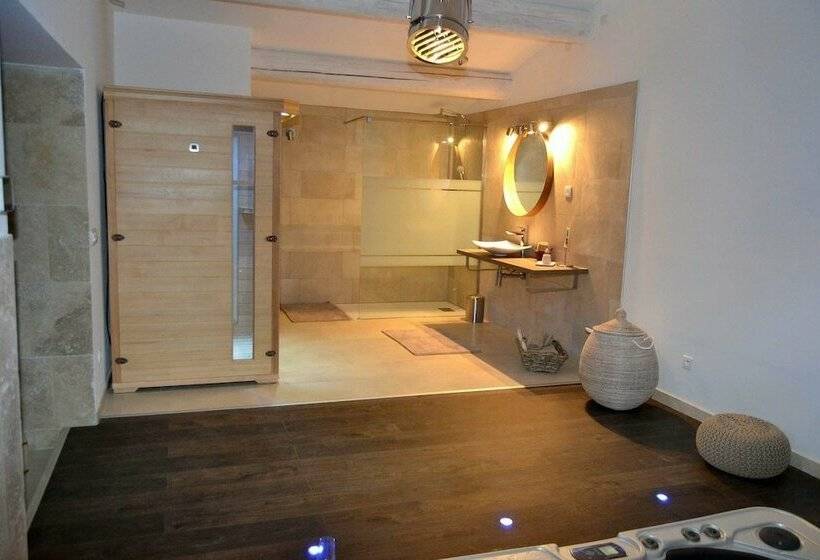 פנסיון L'instant Magique