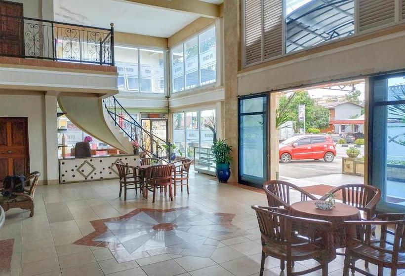 호텔 Oyo 3379  Khatulistiwa