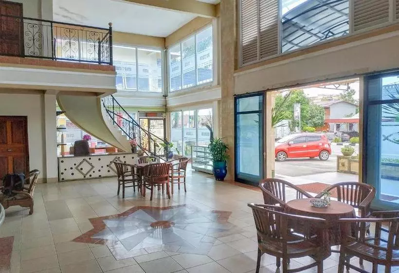 Hotelli Oyo 3379  Khatulistiwa