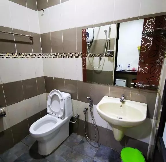 Hotelli Oyo 90045 Dalyla Inn