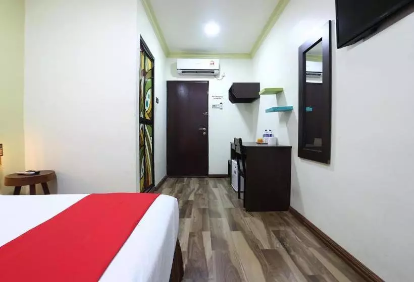 Hotelli Oyo 90045 Dalyla Inn