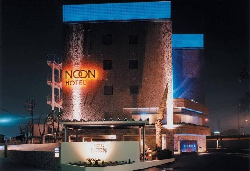 فندق Noon Adults Only