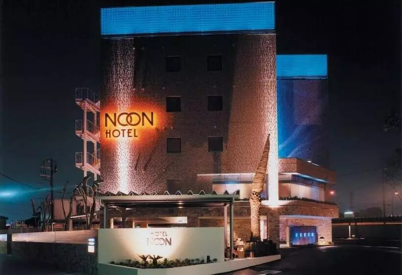 Hotelli Noon    Adults Only