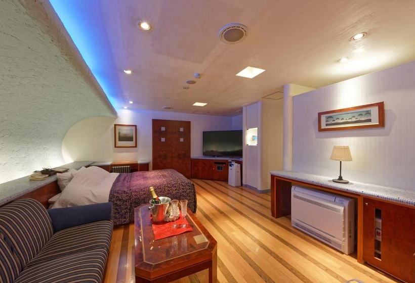 فندق Noon Adults Only