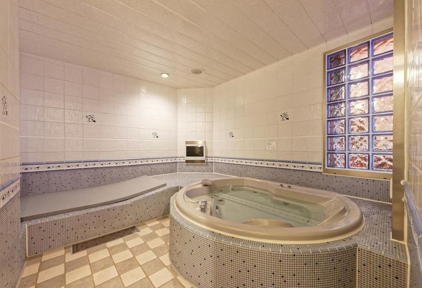 فندق Noon Adults Only