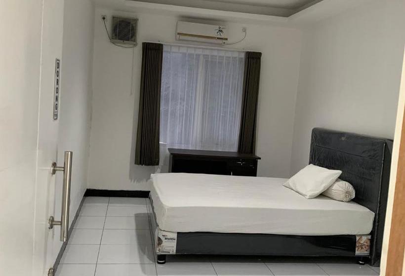 Hotell Oyo Life 3082 Kost Putri Wonorejo