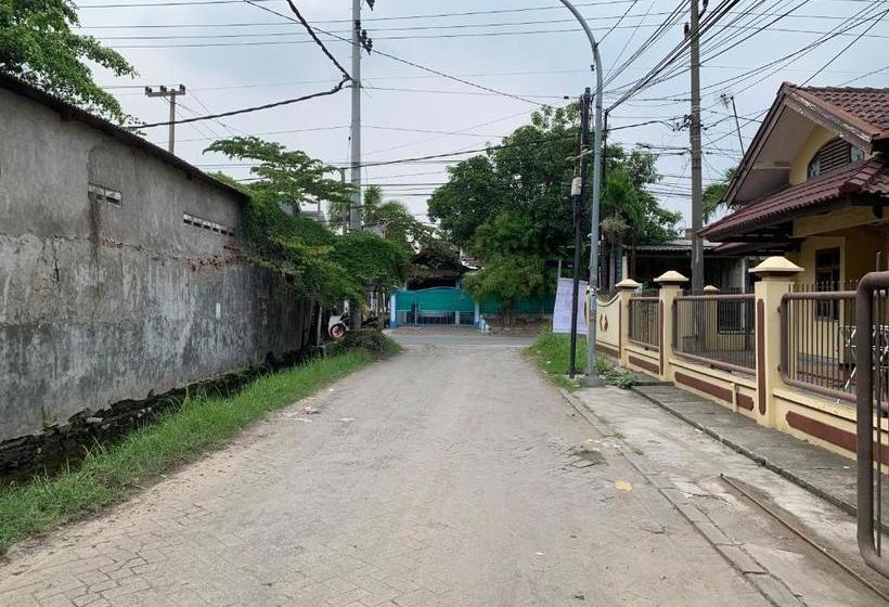 Hotell Oyo Life 3082 Kost Putri Wonorejo