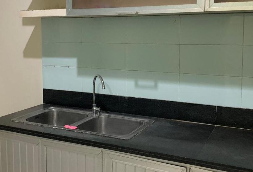 Hotell Oyo Life 3082 Kost Putri Wonorejo