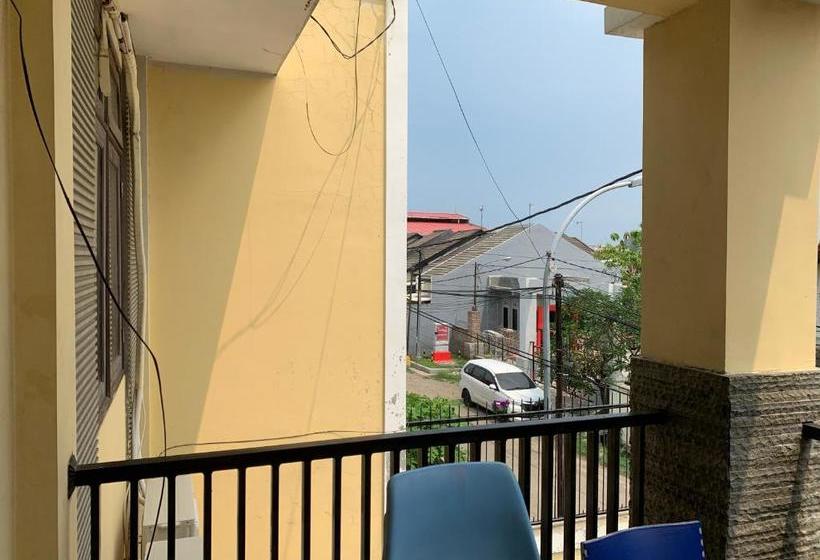 Hotell Oyo Life 3082 Kost Putri Wonorejo