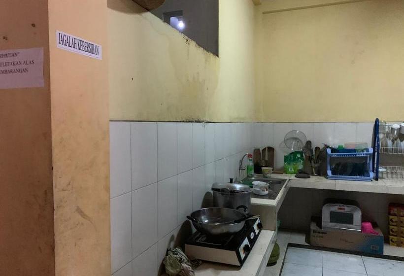 Hotell Oyo Life 3082 Kost Putri Wonorejo