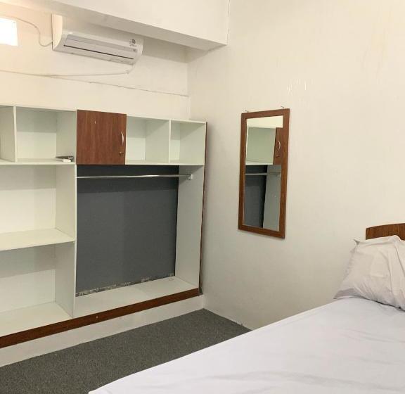 Hotell Oyo Life 3082 Kost Putri Wonorejo