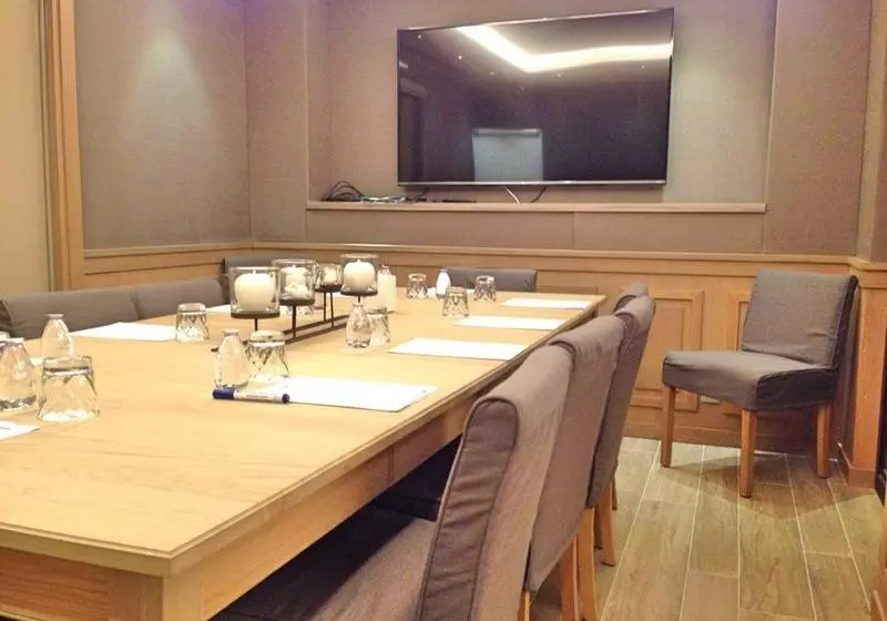 هتل Hôtel Le 209 Paris Bercy