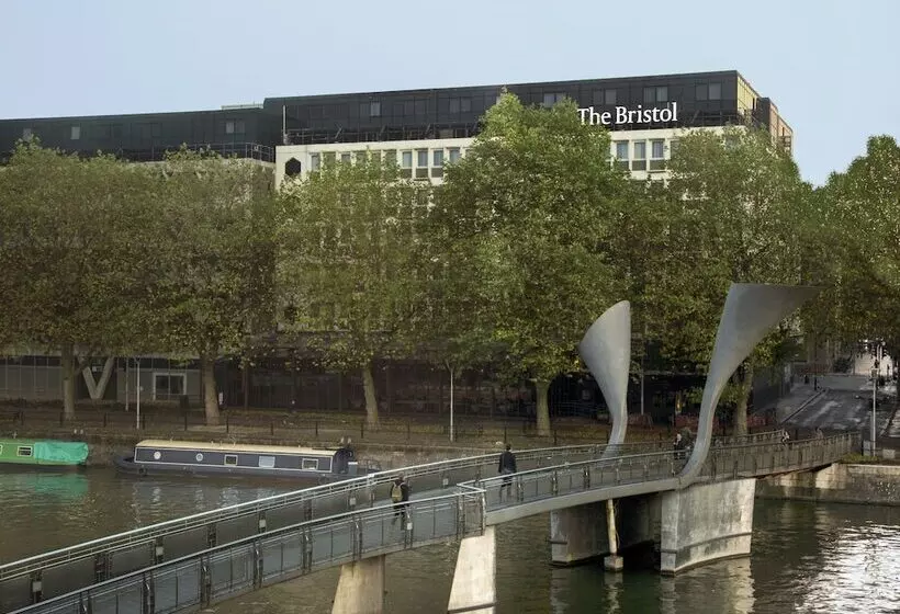 호텔 The Bristol