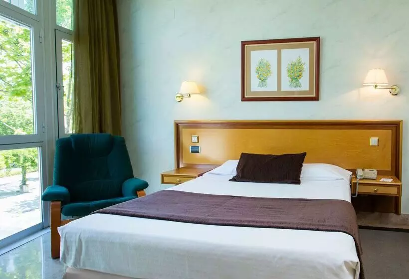 ホテル Vp Jardin De Tres Cantos