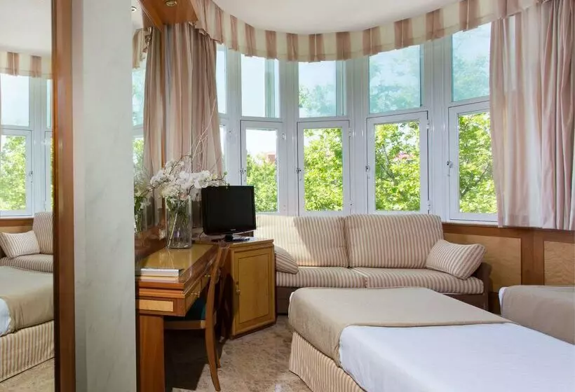 ホテル Vp Jardin De Tres Cantos