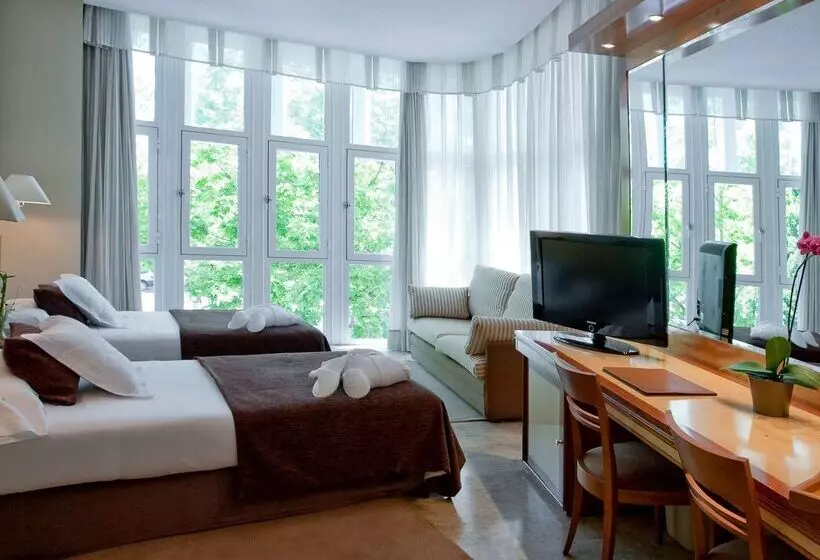 ホテル Vp Jardin De Tres Cantos