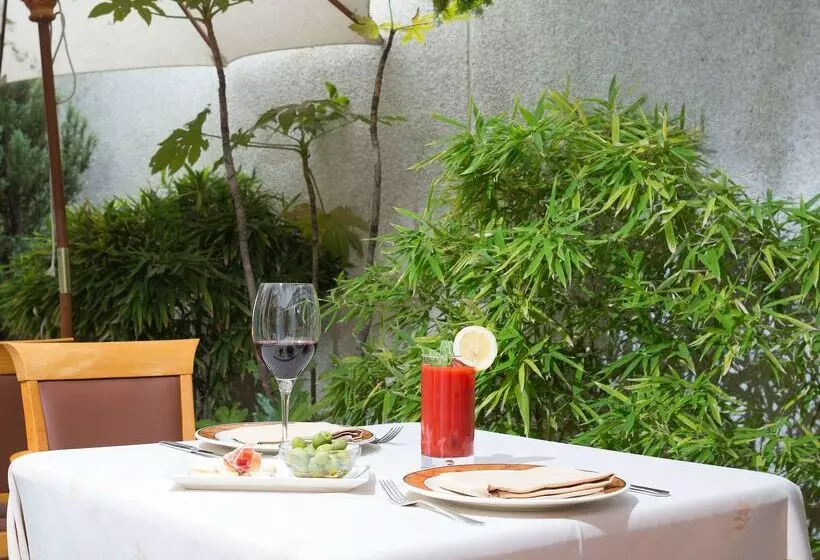 ホテル Vp Jardin De Tres Cantos