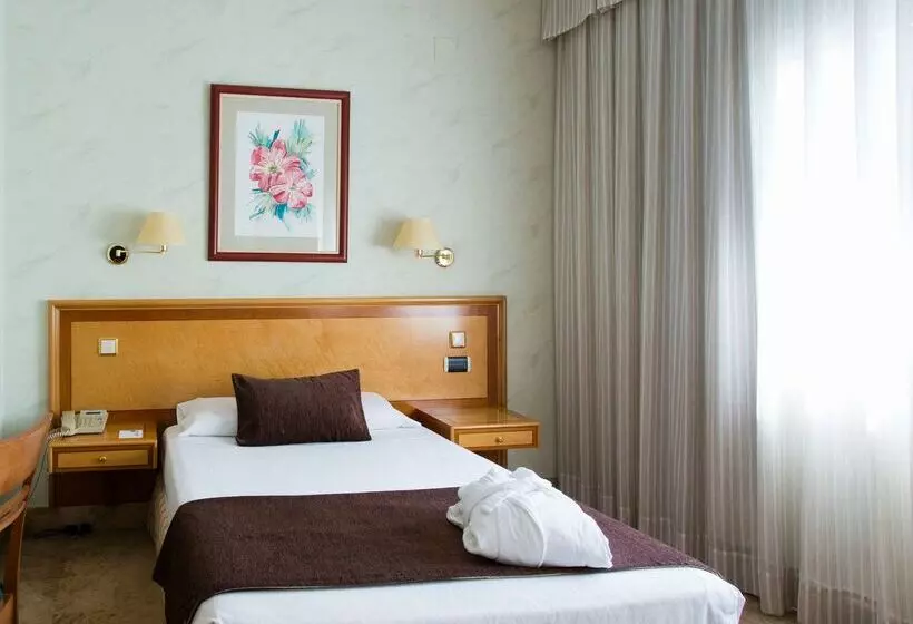 ホテル Vp Jardin De Tres Cantos