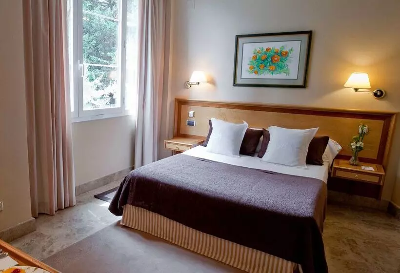 ホテル Vp Jardin De Tres Cantos