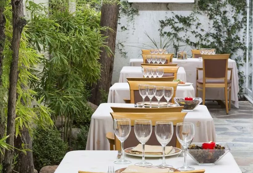 ホテル Vp Jardin De Tres Cantos