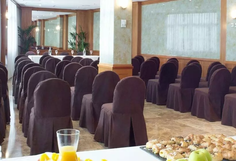 ホテル Vp Jardin De Tres Cantos