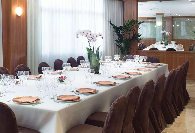 ホテル Vp Jardin De Tres Cantos