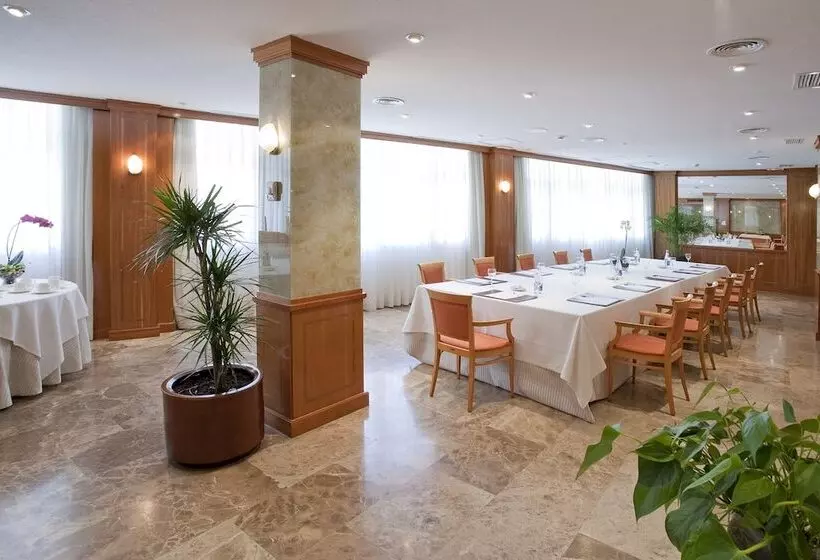 ホテル Vp Jardin De Tres Cantos