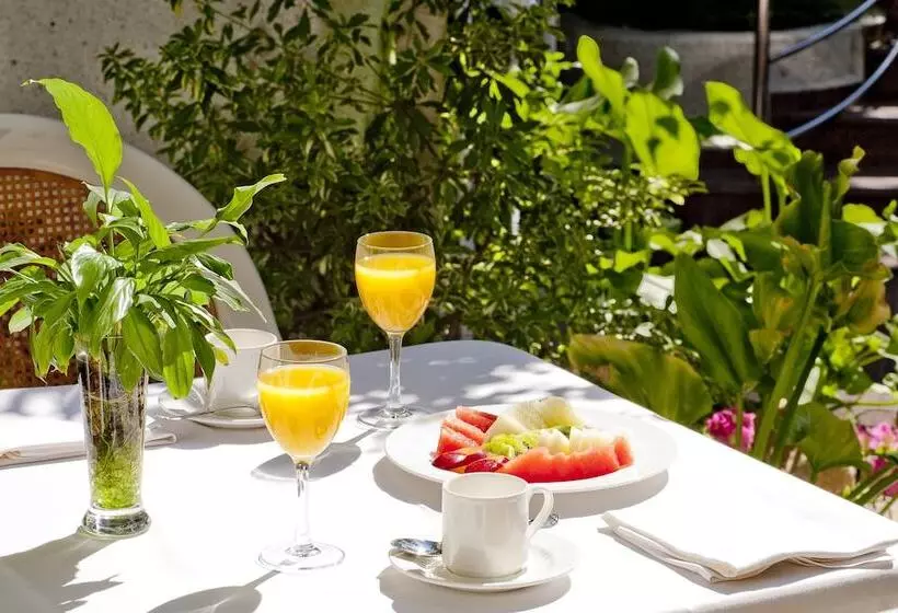 ホテル Vp Jardin De Tres Cantos