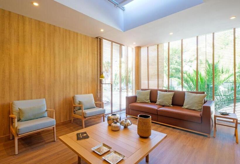 Malibu Foz Hotel   La Maison Younan